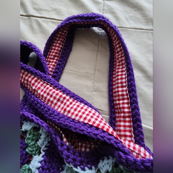 Women's Crochet Handmade Tote Bag with liner and a pocket - Picture 3 of 10